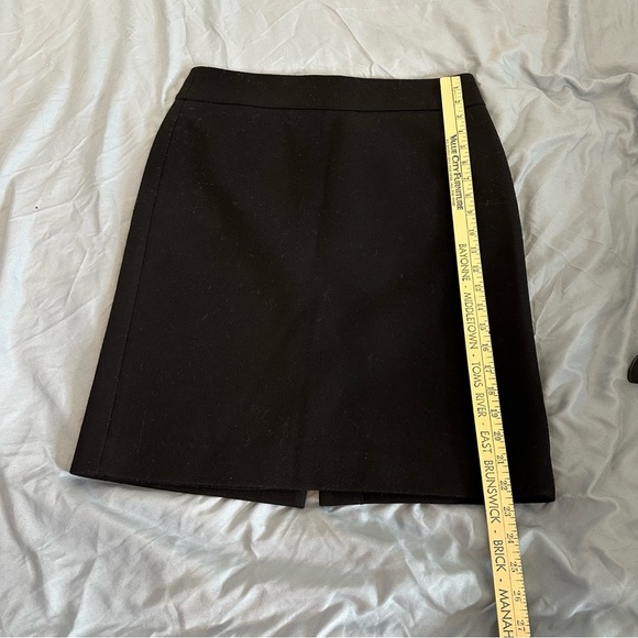 J. Crew Women's No.2 Pencil Skirt Size 8 Black 100% Wool Midi Back Slit Zipper - Picture 7 of 8